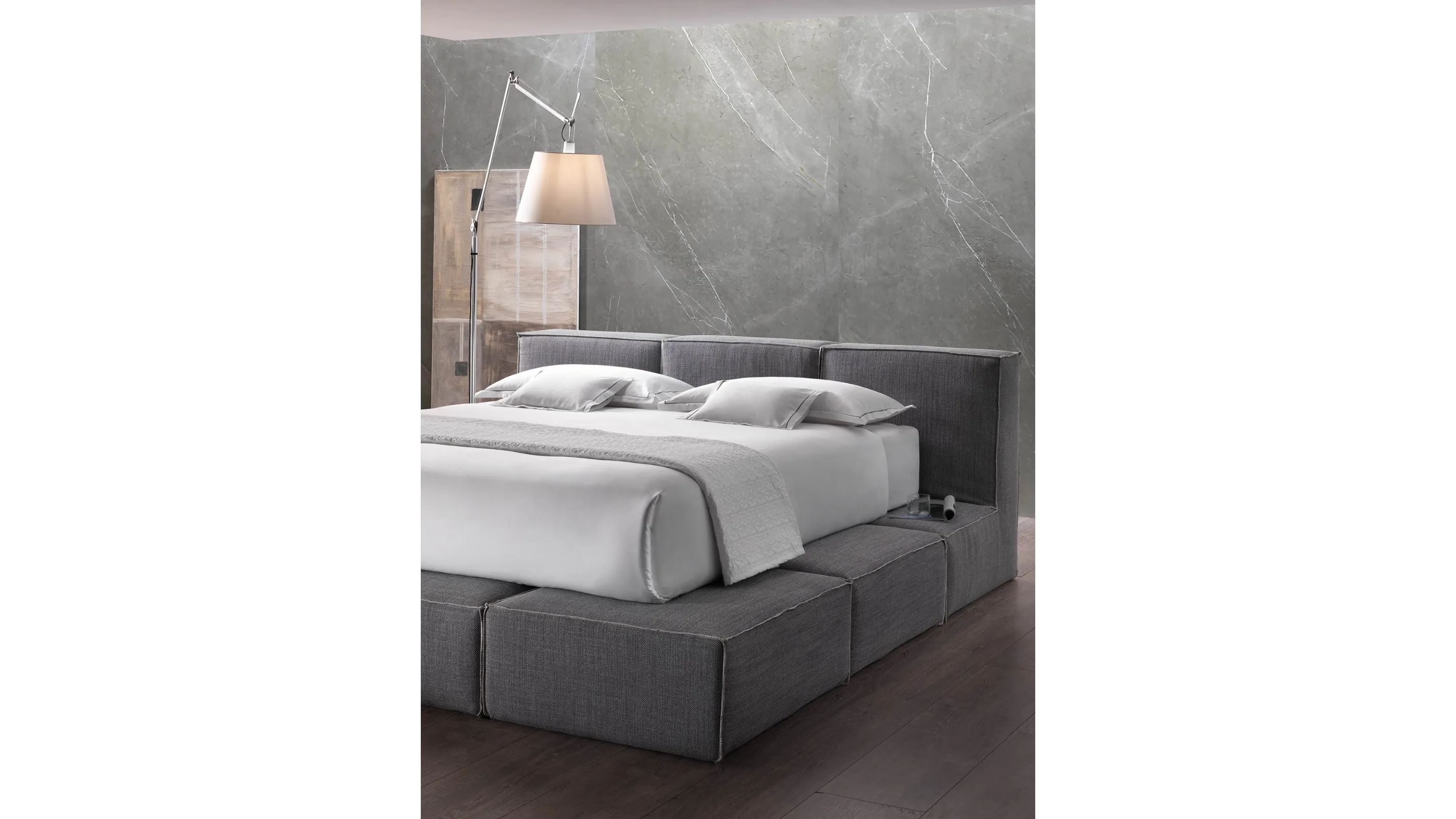 Letto di design in tessuto imbottito Designer QB di Altrenotti